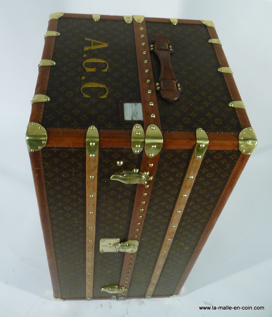 La malle en coin - MTT12-30 Malle armoire Louis Vuitton vendue Mr R | Malles Louis Vuitton
