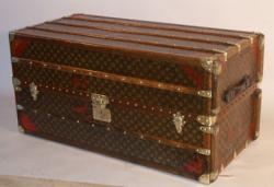 malle_armoire_wardrobe_fer_1_louis_vuitton.jpg