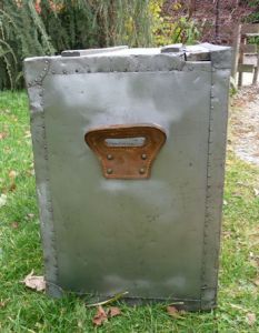Malle_bureau_postal_metal__cote