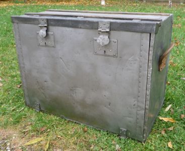 Malle_bureau_postal_metal__face