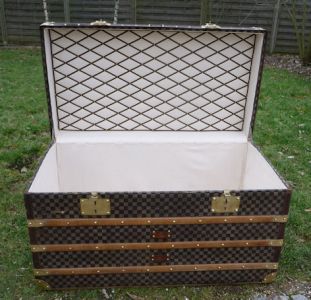 Malle_courrier_moynat__ouverte