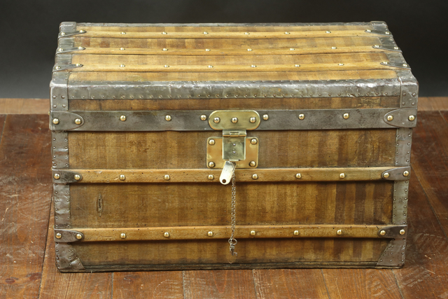 ANTIQUE 20thC LOUIS VUITTON TRUNK IN WOVEN CANVAS, PARIS c.1900