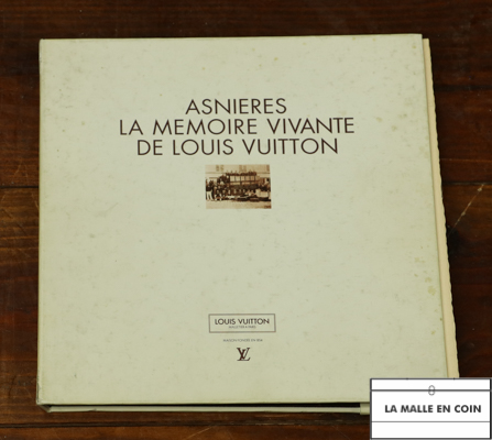 Louis Vuitton: A Pre-Owned Reference Guide: Thompson, Deanna:  9798362470821: : Books