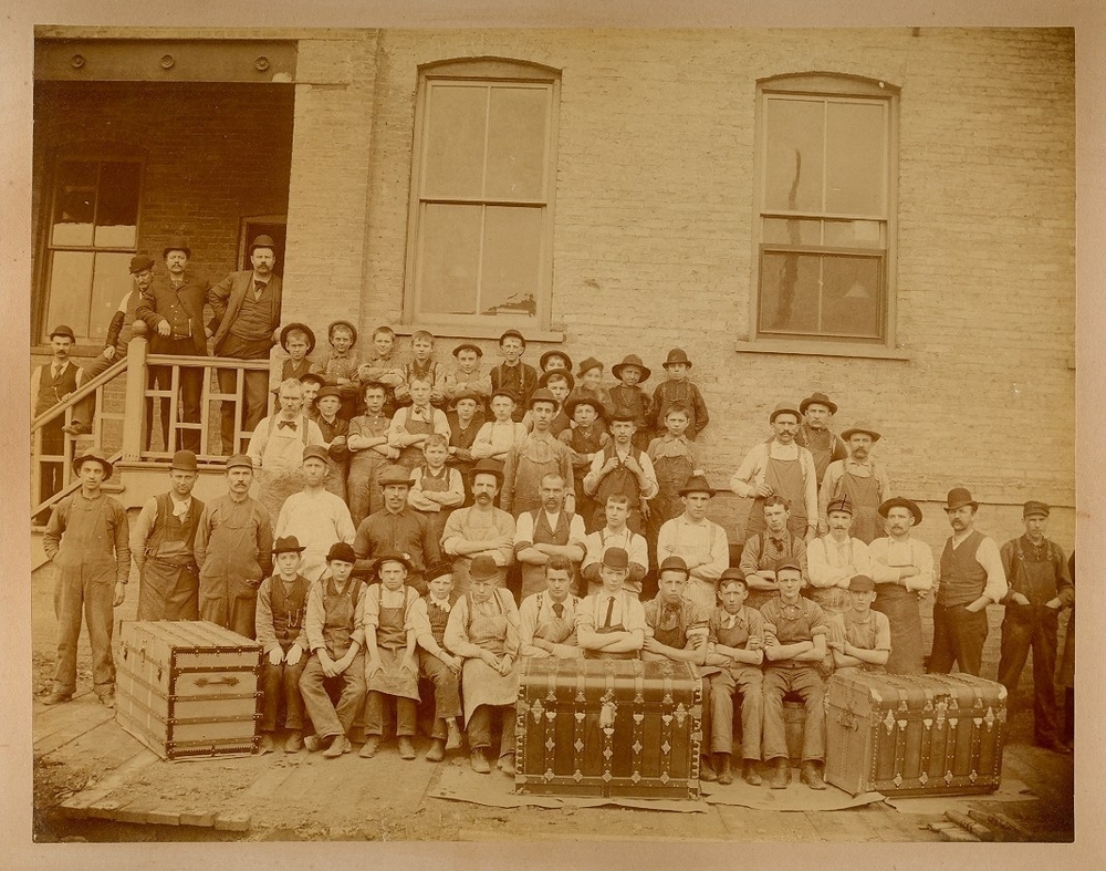 steamer-trunk-factory-workers.JPG.scaled1000