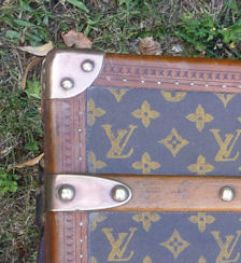 Malle_Louis_Vuitton__Monogram_dessus__details