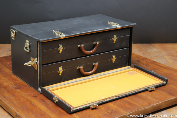 LOUIS VUITTON CAR TRUNK C.1907 - Objects of cur