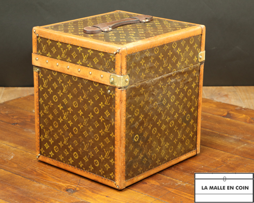 R2576 Malle vuitton a chapeau Apres 9