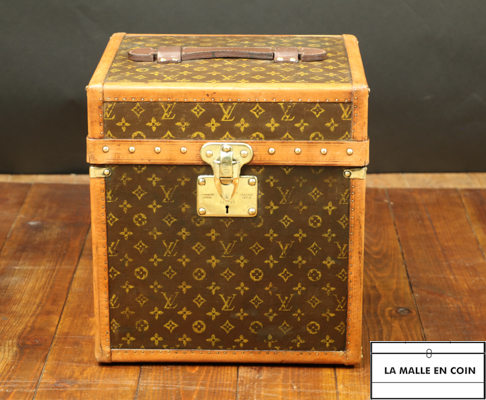 R2576 Malle vuitton a chapeau Apres 9