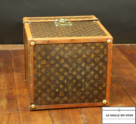 R2576 Malle vuitton a chapeau Apres 9