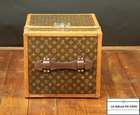 R2576 Malle vuitton a chapeau Apres 9