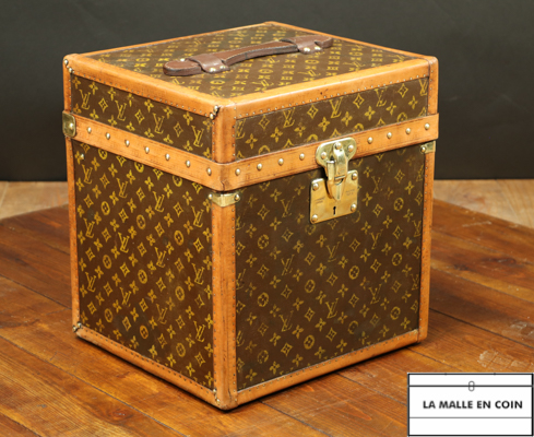 R2576 Malle vuitton a chapeau Apres 9