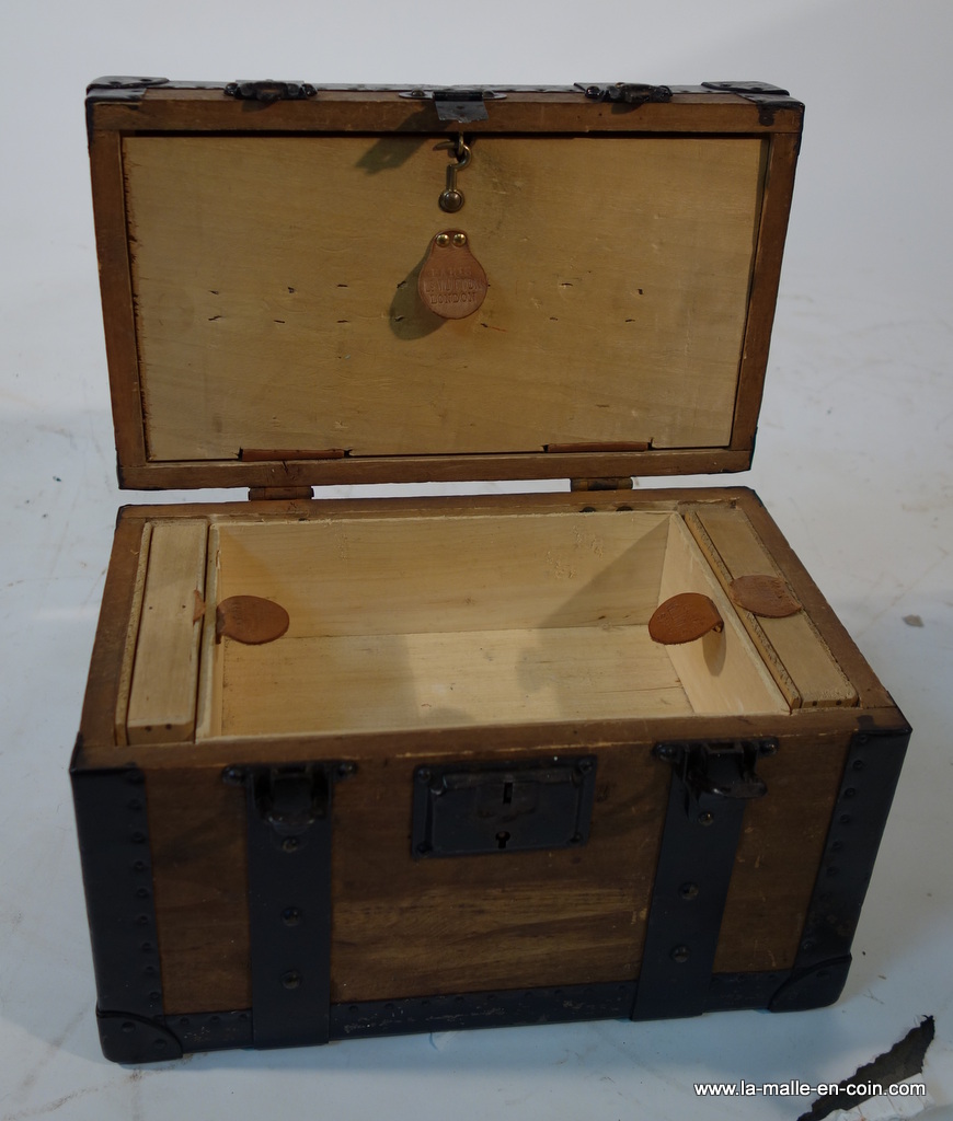 R1308 Boite A Pharmacie Bois Louis Vuitton 1914