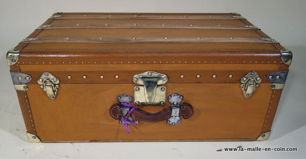 R1990 Moynat cabin trunk with its key