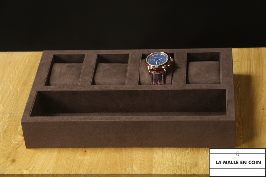 105151  Chassis , marron    4 montres 