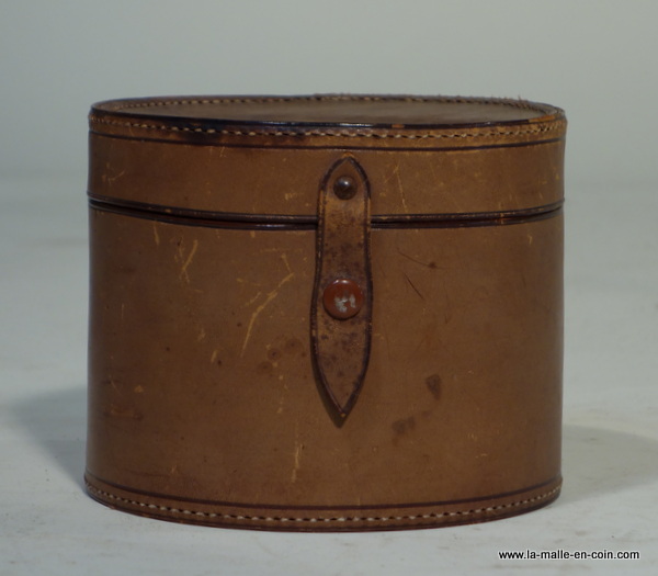 R1379 Leather collar box