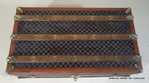 Malle Louis Vuitton monogrammée à chaussures