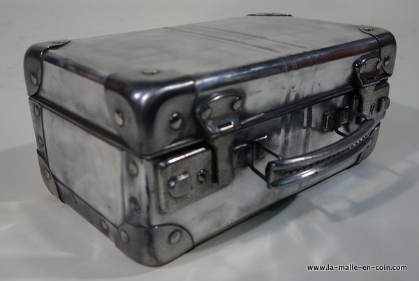 R1863 Alumimium suitcase
