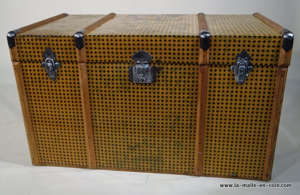 R1887 Metal coated steamer trunk