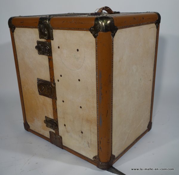 R1866 Hartmann wardrobe trunk