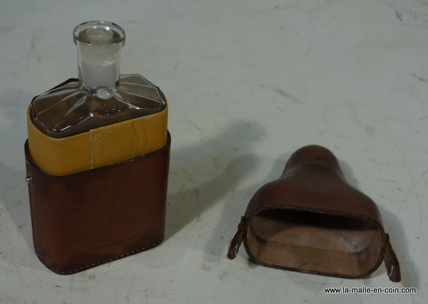 R1845 Leather bottle case with its bottle
