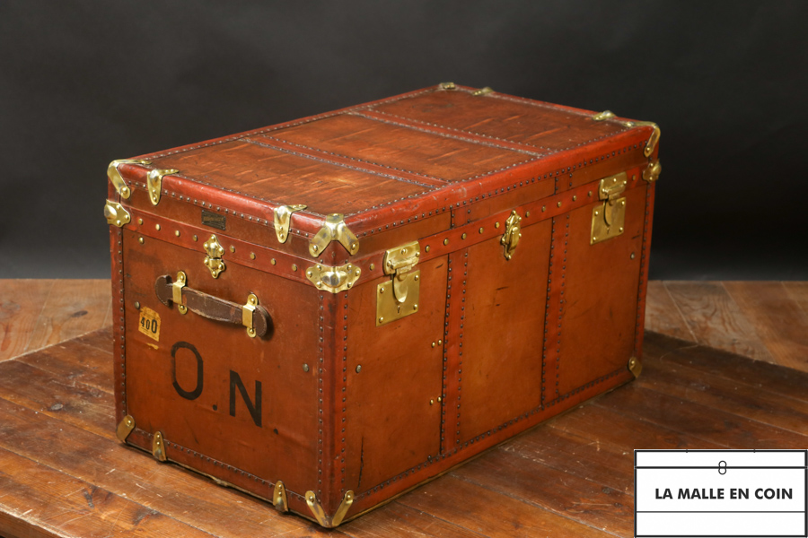 Steamer trunk from the Hall du Voyage brand