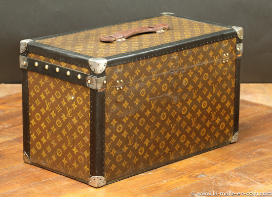 Malle Louis Vuitton monogram faite pour le rangement d'outillage automobile