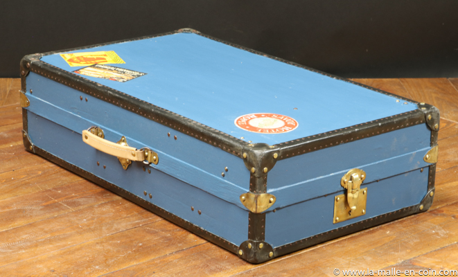 R2230 Suitcase - Wardrobe 