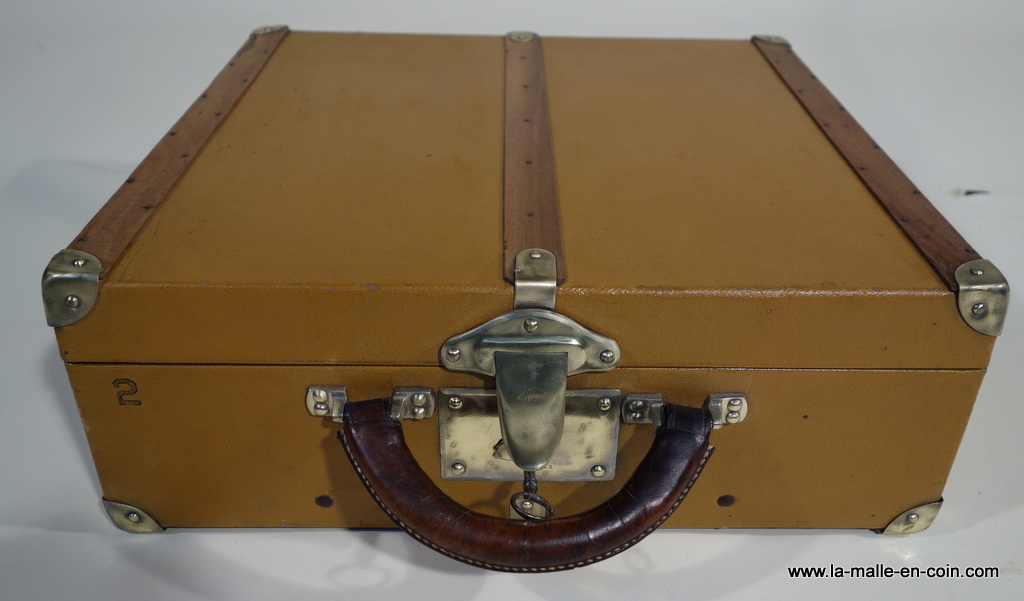 R1407 Moynat suitcase with its No. 2 key