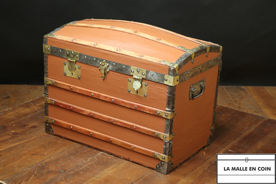 R3427  Malle  bombé  couleur terracotta 