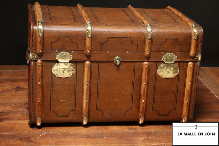 R3419  Malle courrier  cintré  avec clef 