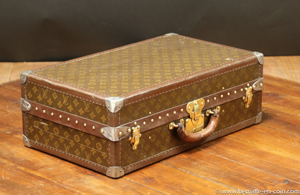 Past auction: Small Louis Vuitton steamer trunk 1940s