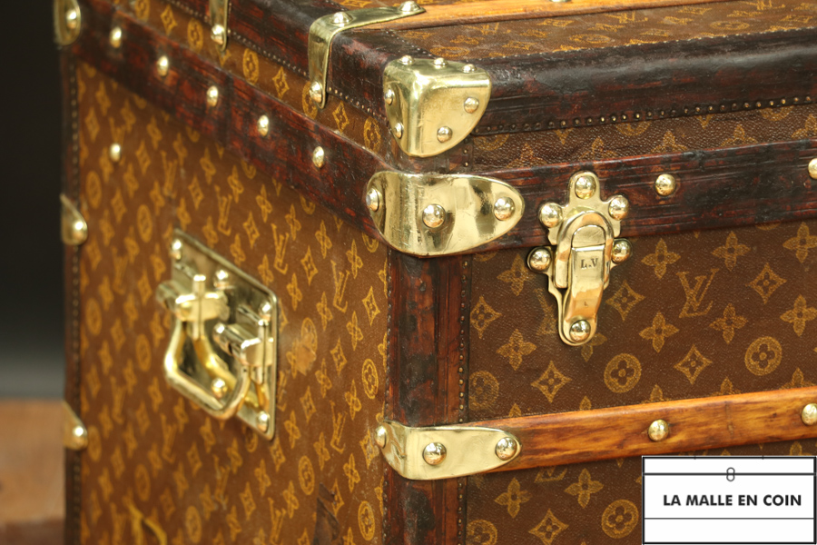 Sold luggages : Steamer Louis Vuitton leather trunk R2752