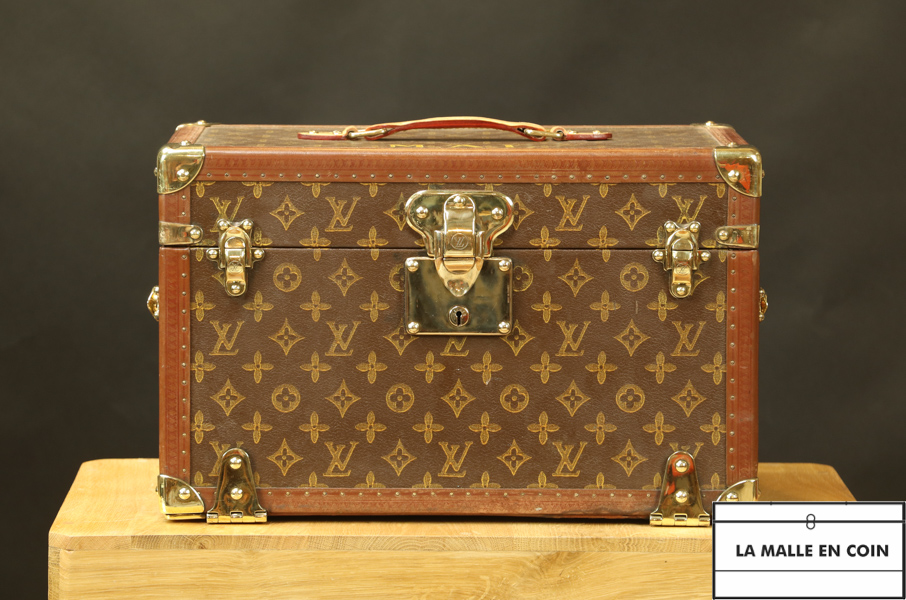 Leather vanity case Louis Vuitton Brown in Leather - 29708828