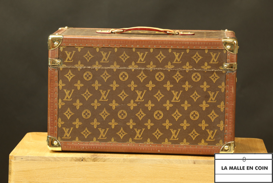 Cloth vanity case Louis Vuitton Brown in Cloth - 27578023