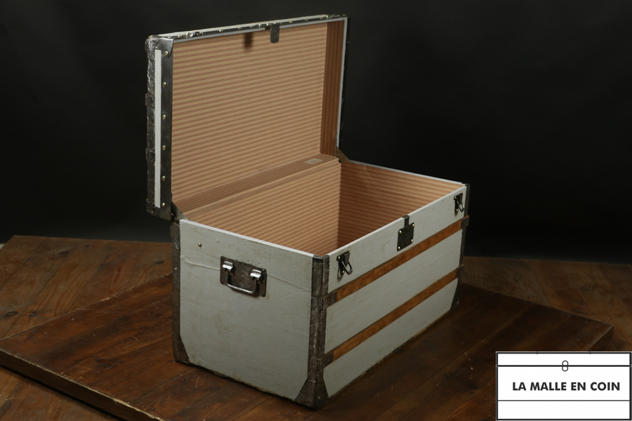 gris trianon trunk