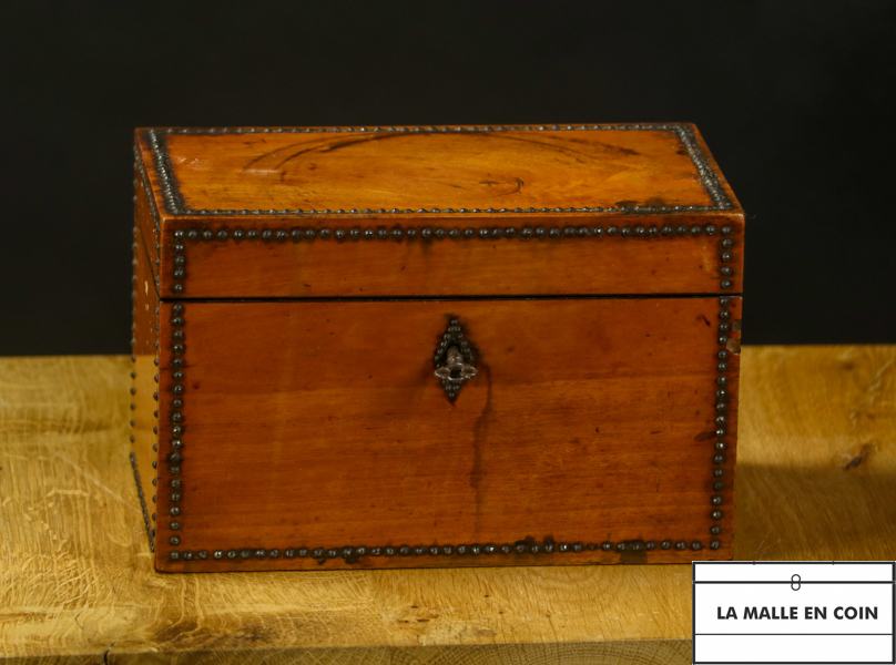 Tea box, with compartments and its key