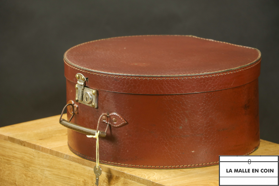 Fiber hat box with its key