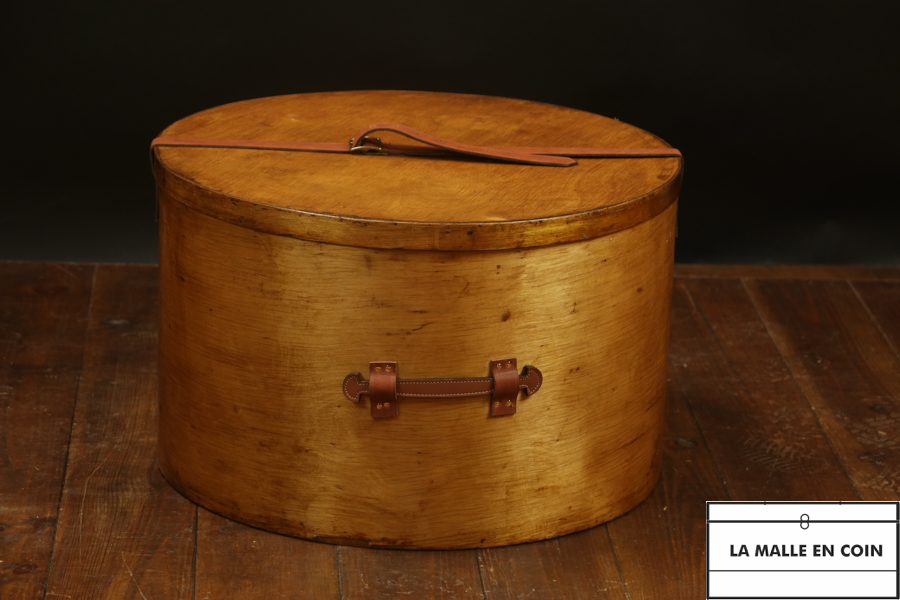 Women's hat trunk Wood and leather