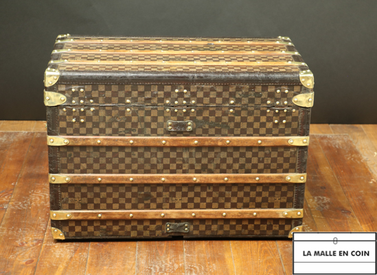 Louis Vuitton lingère Trunk special - La malle en coin