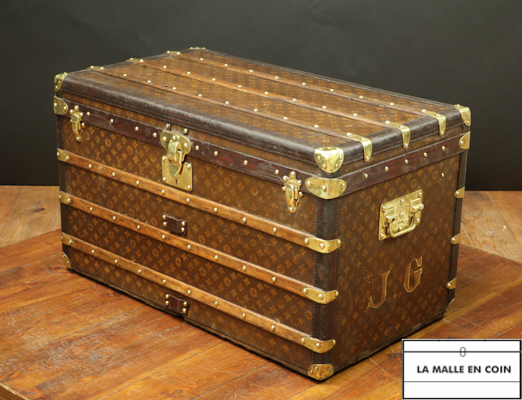 VENDUE R2573 Malle   Louis  Vuitton Courrier  au pochoir 