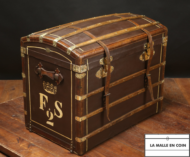 Curved chest of drawers by Au Départ, Paris