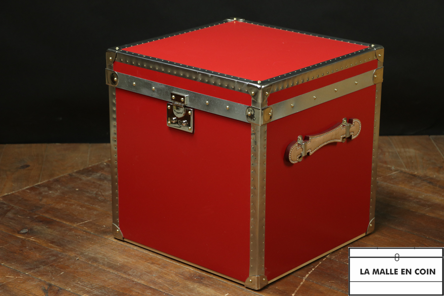 Malle cubique en tole laquée rouge 