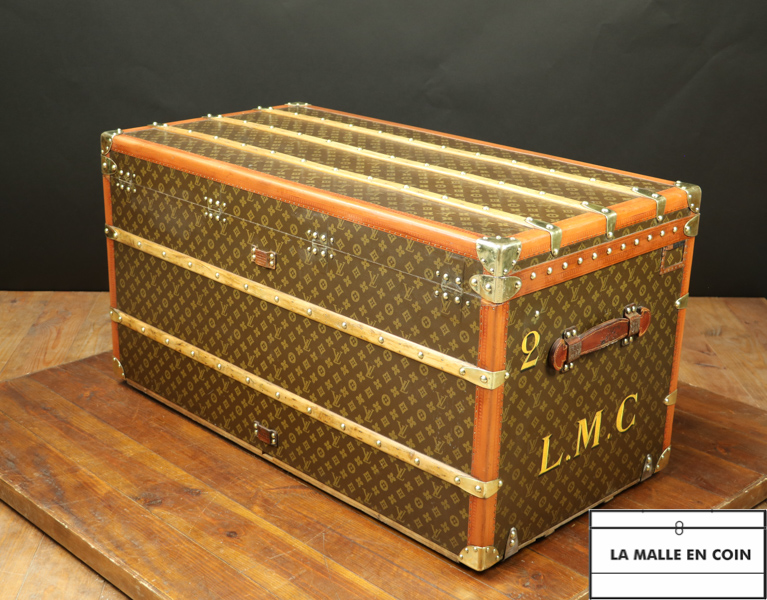 Sold luggages : R2689 Malle Louis Vuitton monogram courrier 110