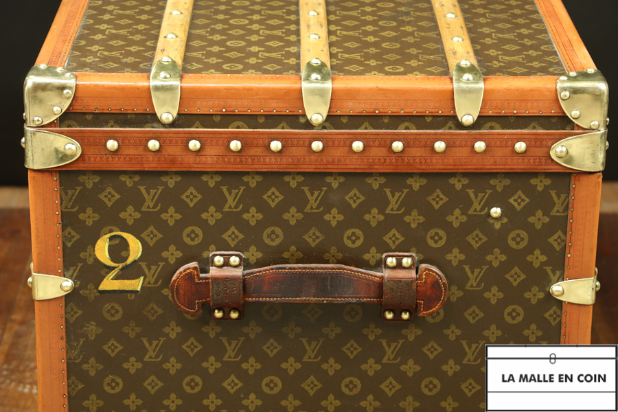 Sold luggages : R2689 Malle Louis Vuitton monogram courrier 110