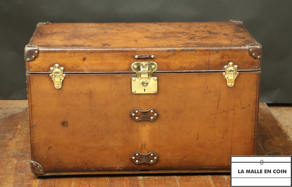 Sold luggages : Steamer Louis Vuitton leather trunk R2752