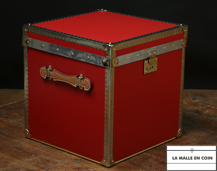 R3443  Malle  cubique  en tole laque rouge 