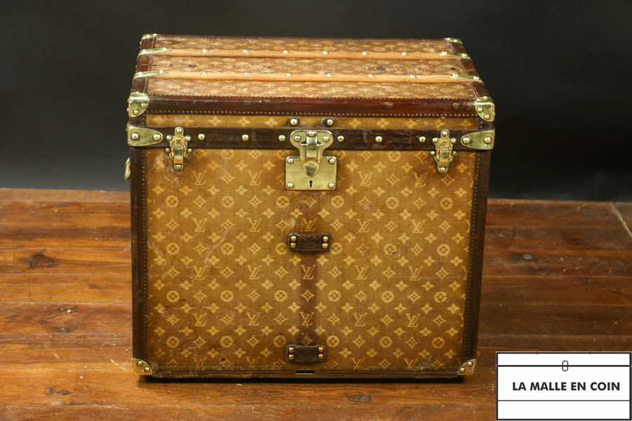 Women's hat trunk, monogrammed and woven canvas SOLD VENDUE 