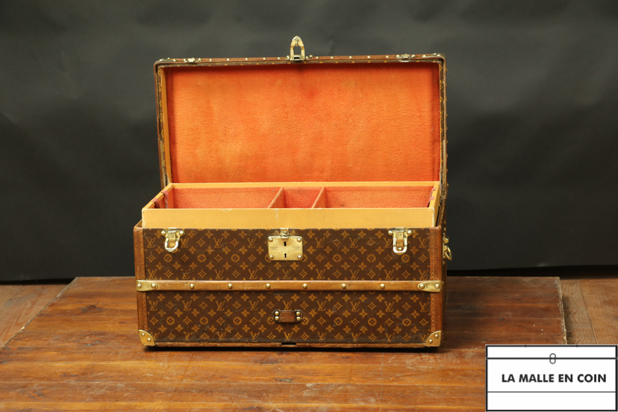 Sold luggages : Shoes monogrammed Louis Vuitton trunk DV25
