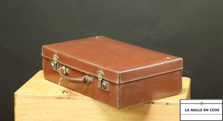 R1877  Leather suitcase with 2 keys