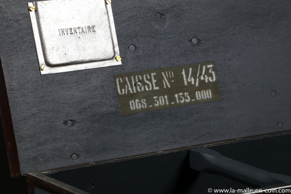 Flat Trunks R2290 Military Trunk With Padlock